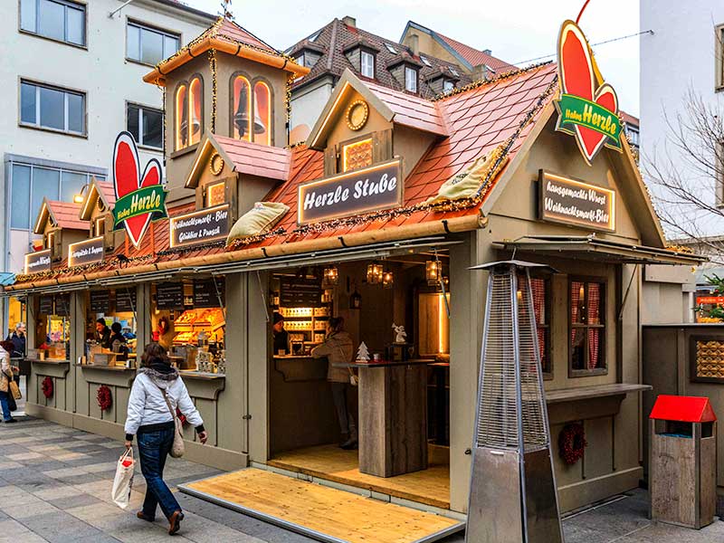 Hahns-Herzle-Weihnachtsbude-in-Wuerzburg-am-Weihnachtsmarkt